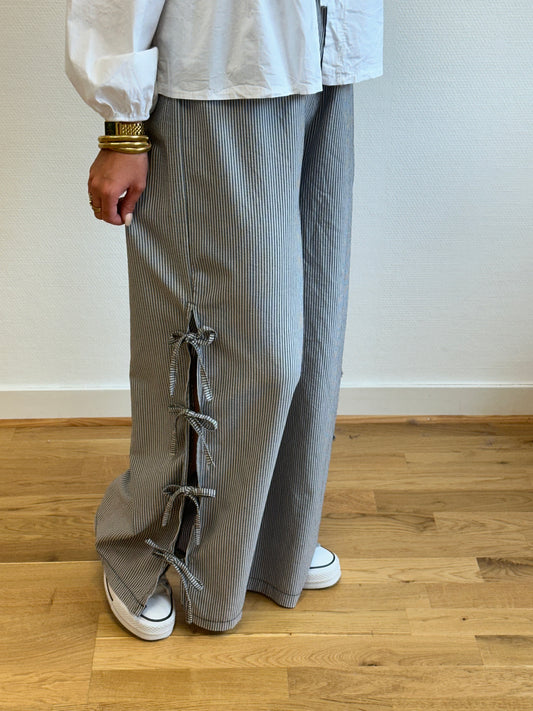 Pantalon NINA rayé à noeuds